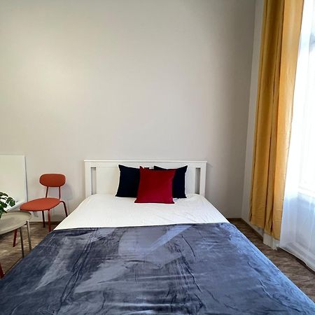 Baross Apartment With Convenience And Style Budapest Esterno foto