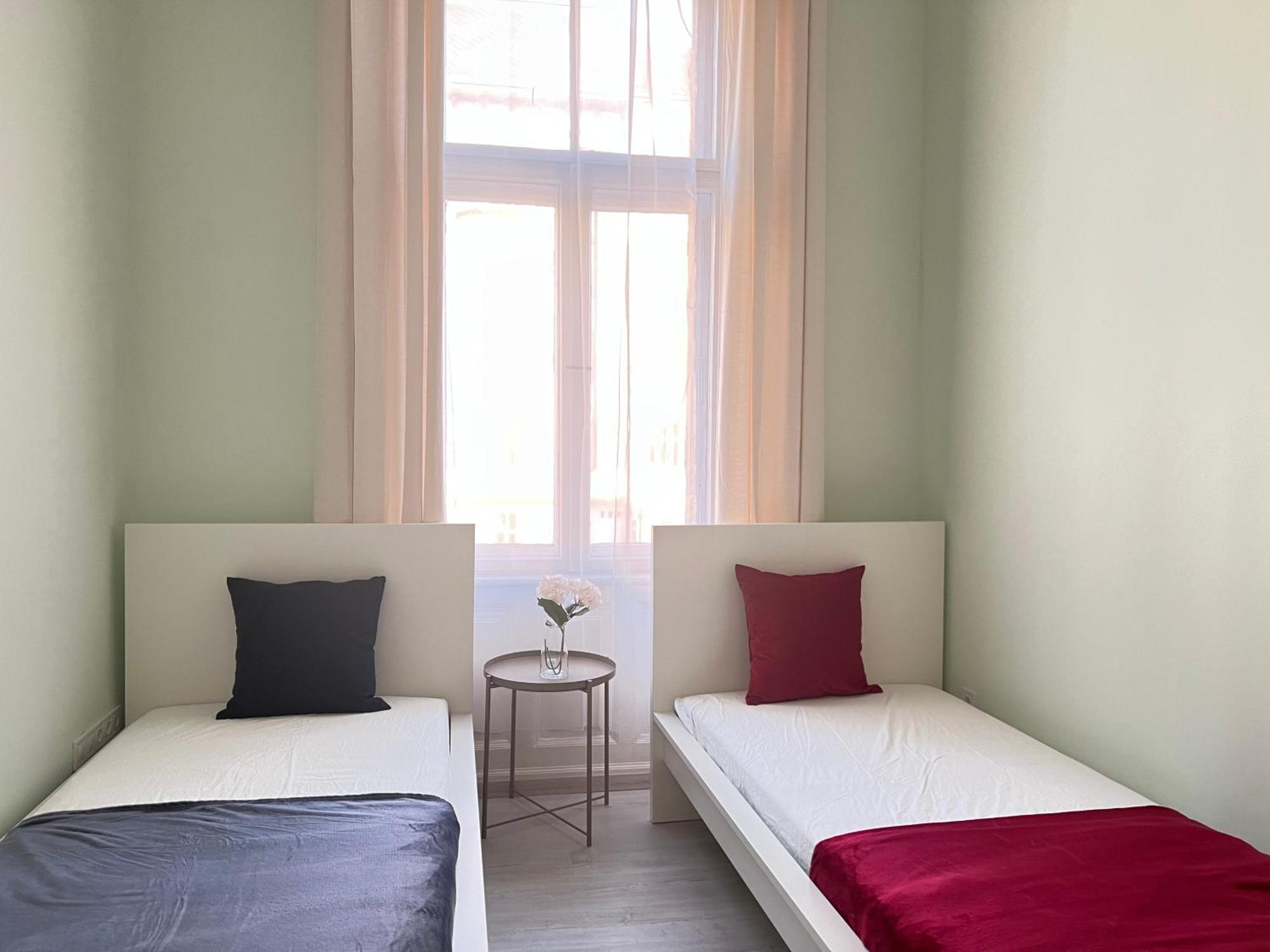 Baross Apartment With Convenience And Style Budapest Esterno foto