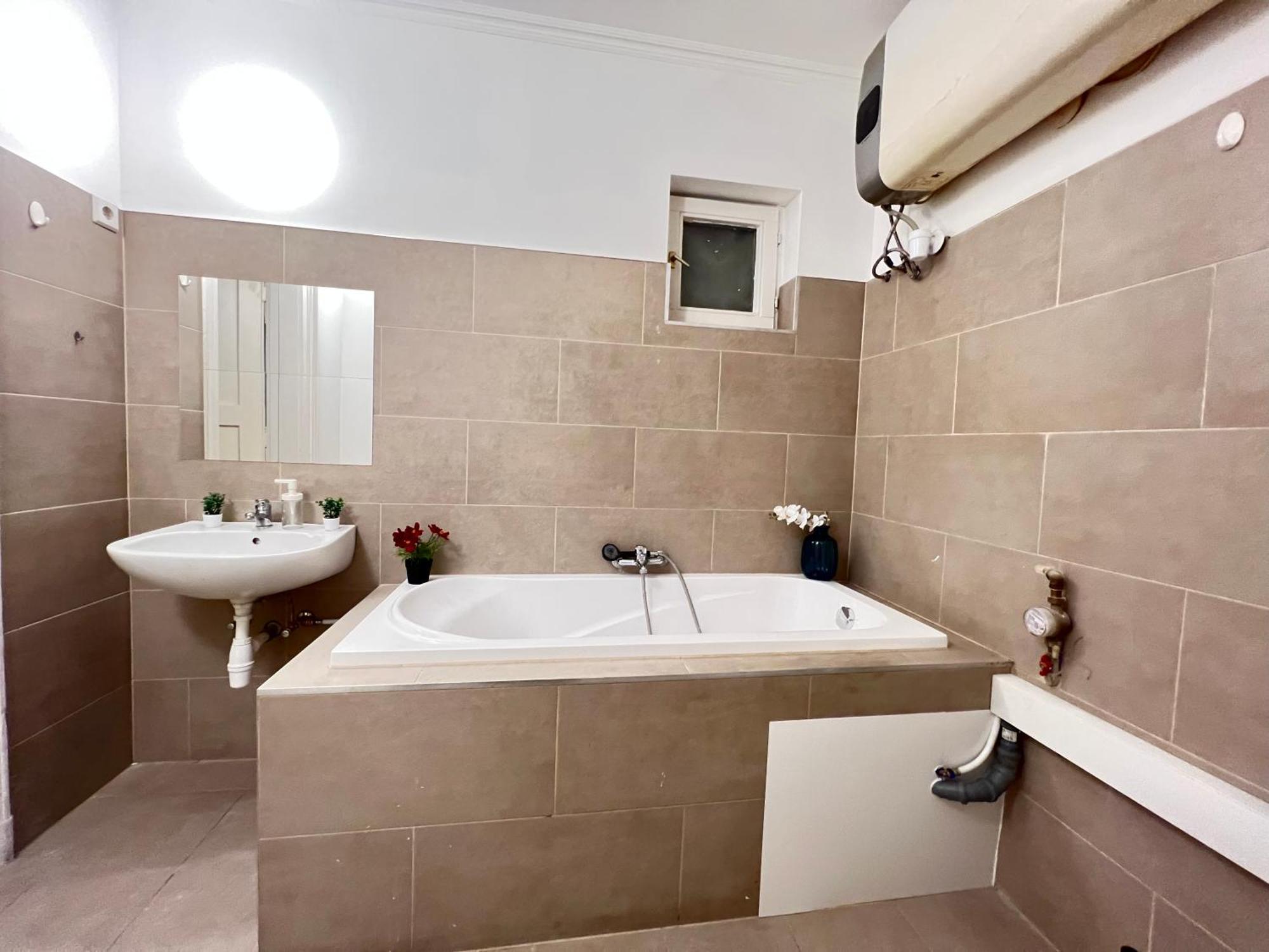Baross Apartment With Convenience And Style Budapest Esterno foto