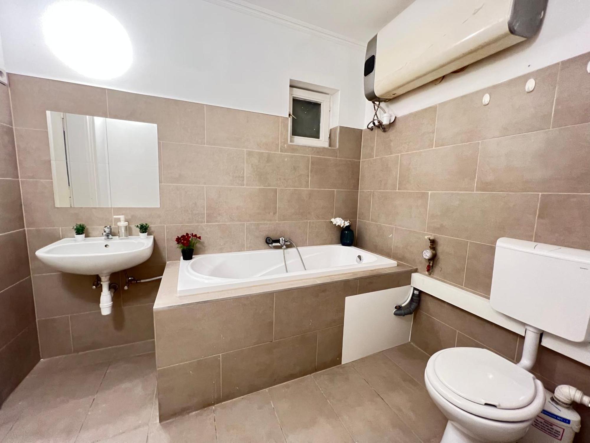 Baross Apartment With Convenience And Style Budapest Esterno foto