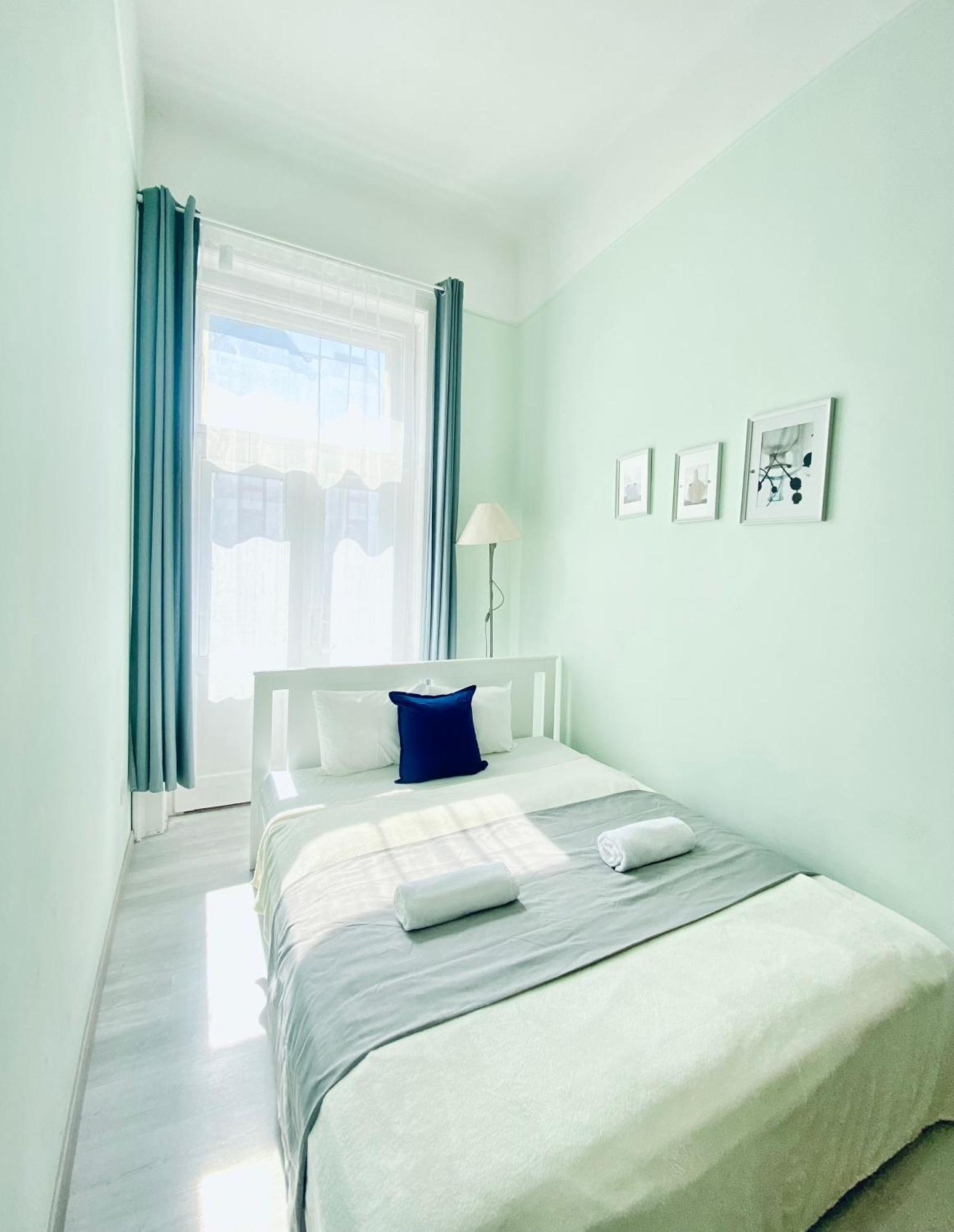Baross Apartment With Convenience And Style Budapest Esterno foto