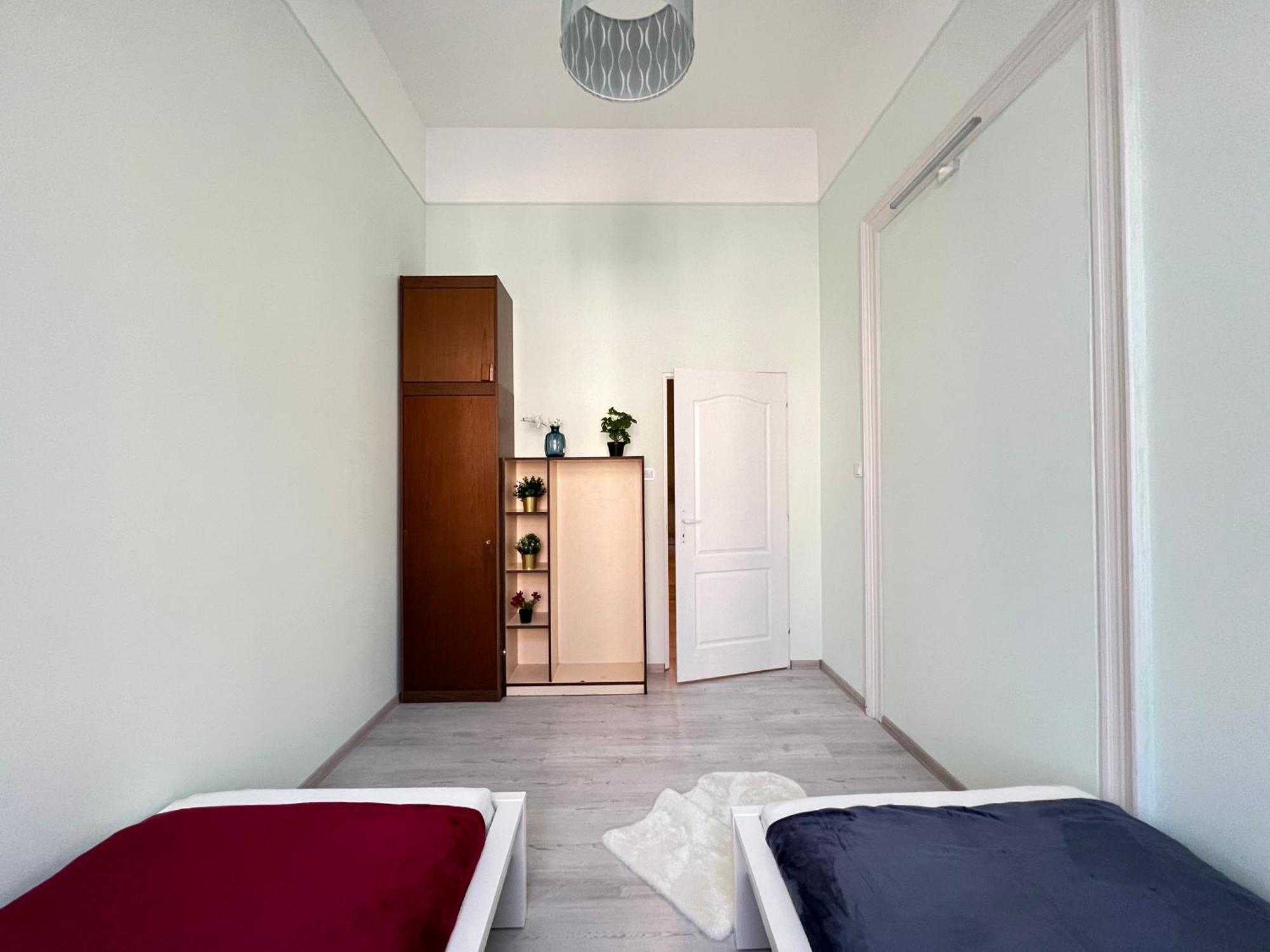 Baross Apartment With Convenience And Style Budapest Esterno foto