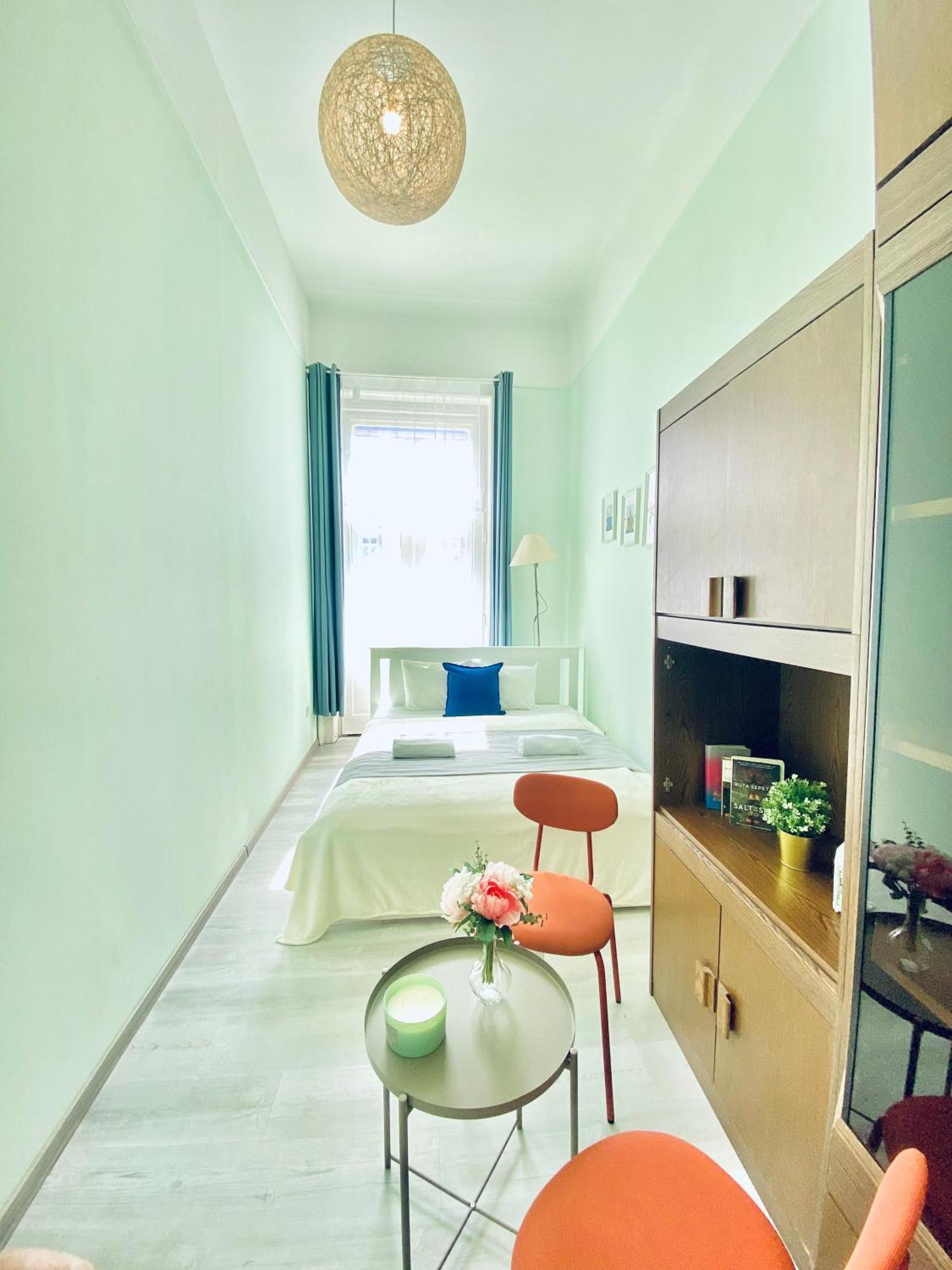 Baross Apartment With Convenience And Style Budapest Esterno foto